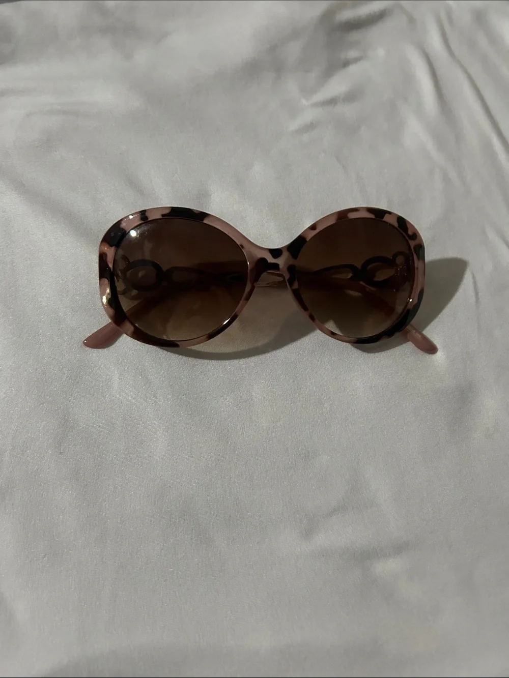 Round Tortoiseshell Women's Sunglasses in Pink
